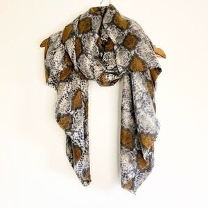 NWT Snakeskin Pattern Blanket Scarf